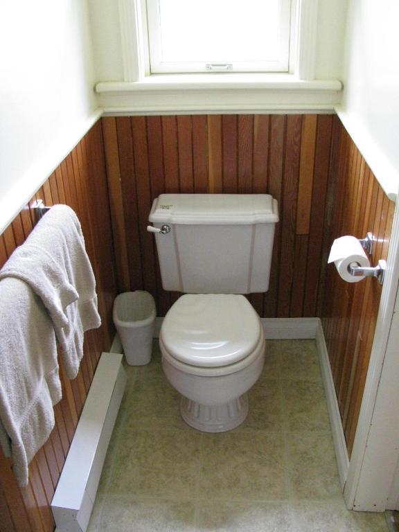 Sasquatch Crossing Eco Lodge B&B Harrison Mills Room photo